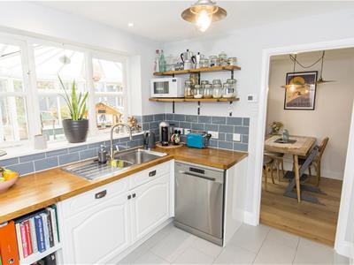 Kitchen (Photo 2)
